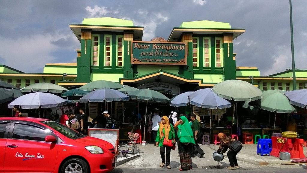 Toko Samsudin: Jantung Belanja yang Tak Pernah Lekang Api di Cilacap